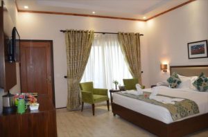 Una hotel bhowali Room